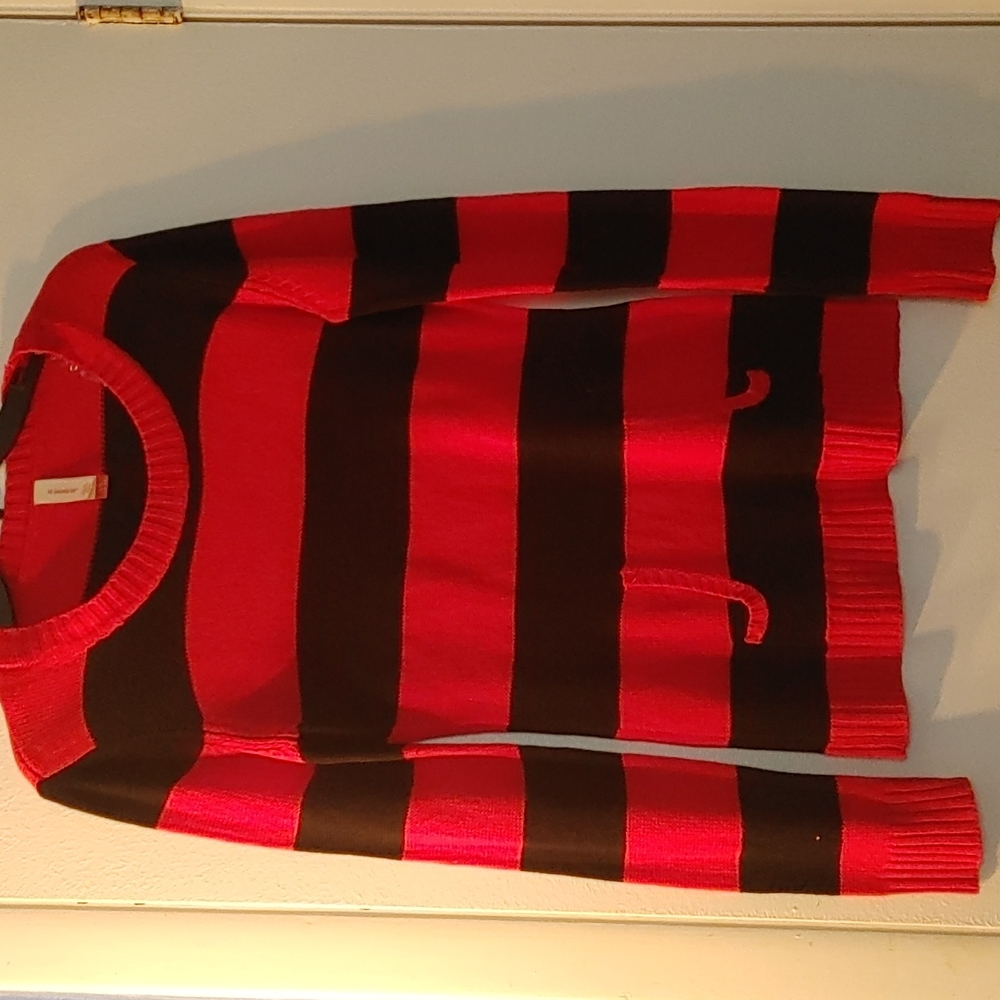 No boundaries thin sweater